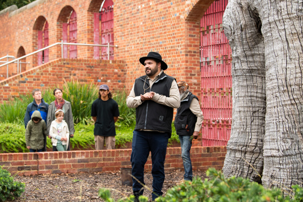 tour guide show visitors cultural landmarks in Bendigo